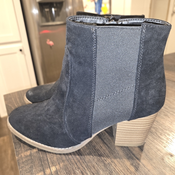 Universal Thread Shoes - Universal Thread Dark Suede Ankle Booties Womens Size 8.5